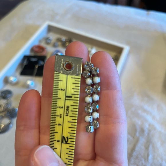 Lot of 16 pairs vintage clip-on earrings & screwbacks - Picture 10 of 11